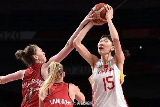 美国女篮VS法国女篮，篮球赛场上的巾帼对决
