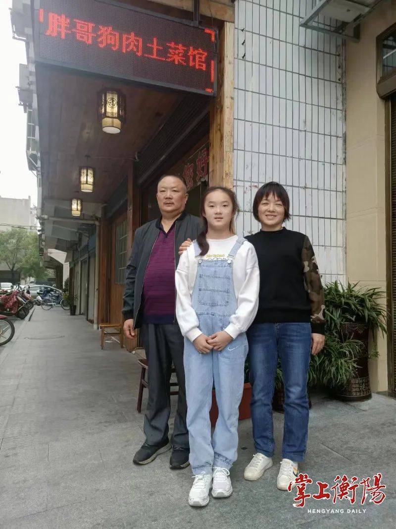 周雅琴给父母餐馆帮忙,传承与成长的故事 周雅琴给父母餐馆帮忙,传承与成长的故事