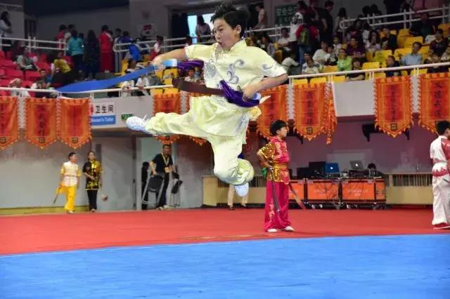 中国足球超级联赛开幕时间揭晓，球迷期待已久