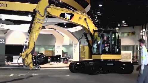 亲眼看过卡特彼勒365c大型挖掘机最新视频，才明白什么叫巨兽的力量