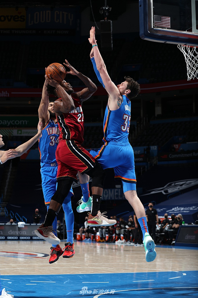 NBA热火VS雷霆，圣诞大战的激情碰撞