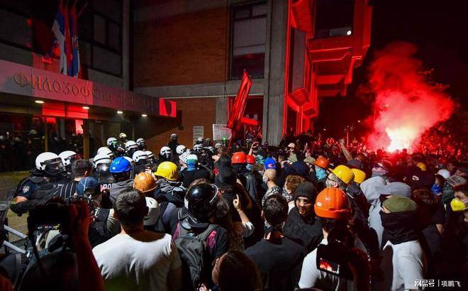 塞尔维亚因锂矿争议发生大规模抗议 塞尔维亚因锂矿争议发生大规模抗议
